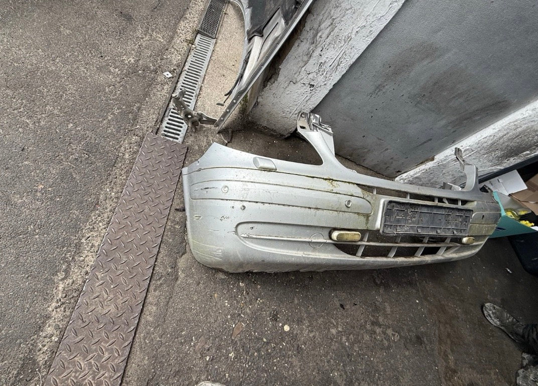 Stoßstange vorne Silber passt für MERCEDES-BENZ VIANO (W639) CDI 2.2 Vito