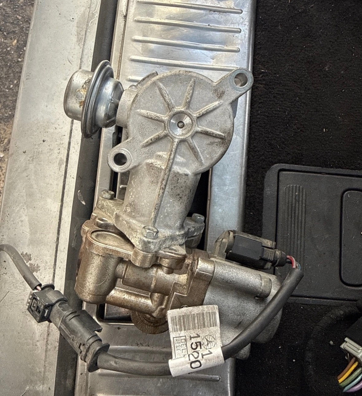 C46* Mercedes Benz CGI M271 Hochdruckpumpe Pumpe A2710702201 Original