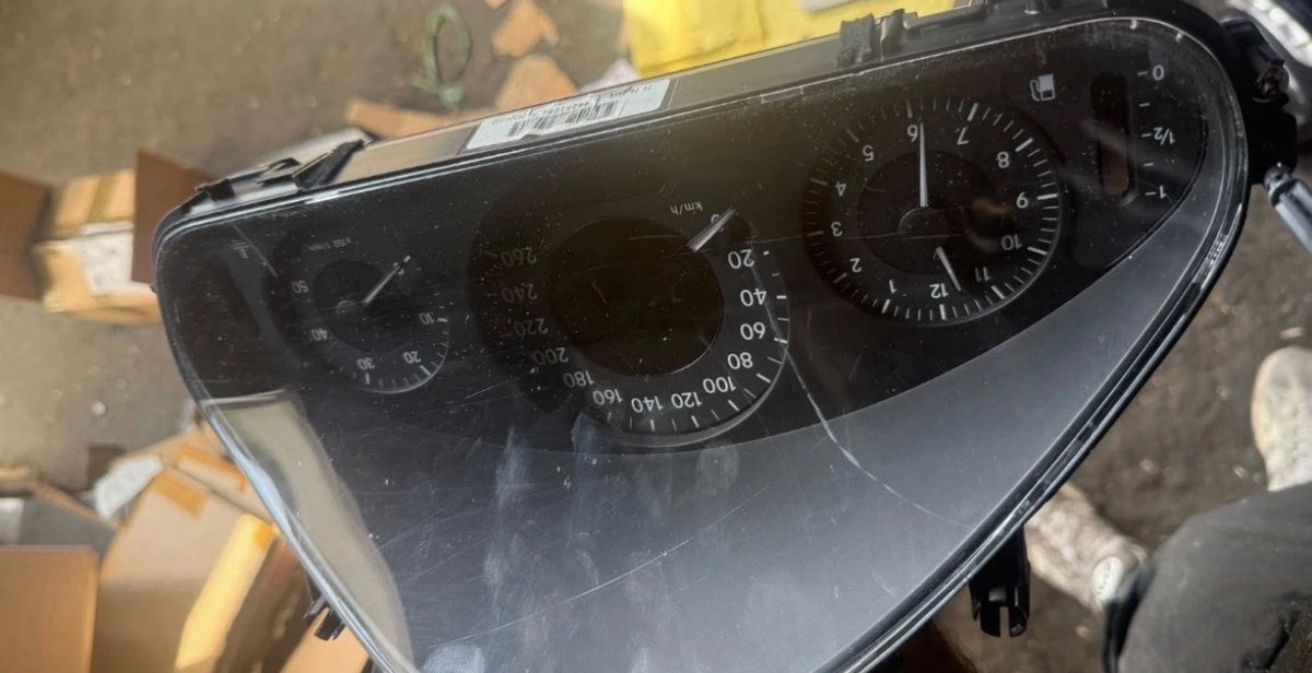 Mercedes E-Klasse W211 S211 28V6 Tacho Kombiinstrument A2114407211 Kratzer